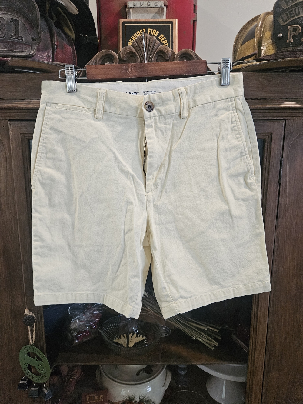 Old Navy Men's Ultimate Slim Chino Shorts - Pastel Pale Yellow Size 30